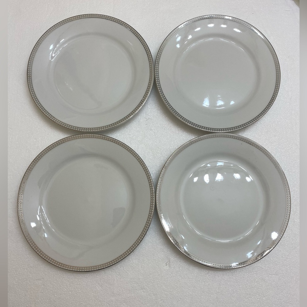 Compton Fine China "Classic Dot" platinum Trim Set/4 Salad/ Dessert Plates 7.5”